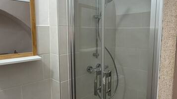 Towels, soap, shampoo, toilet paper