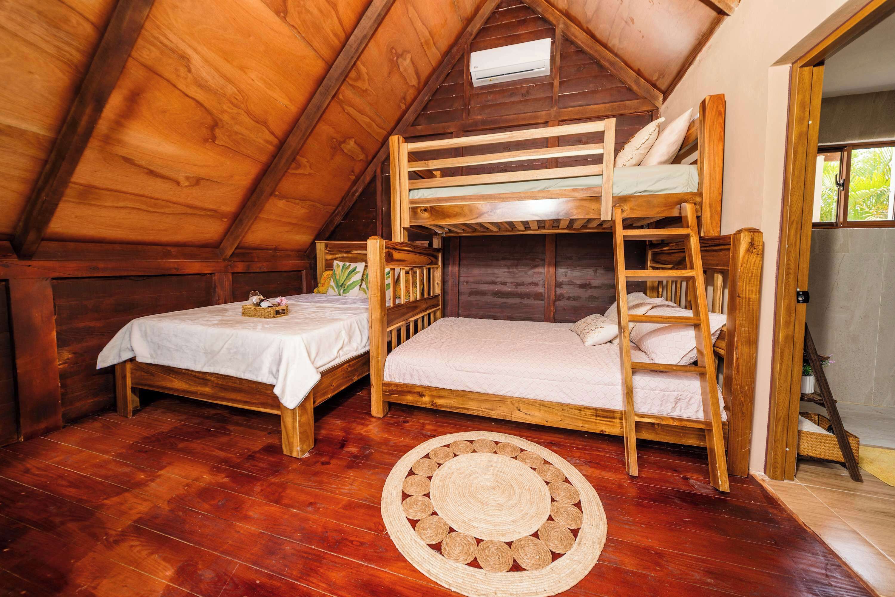 Desk, iron/ironing board, WiFi, bed sheets