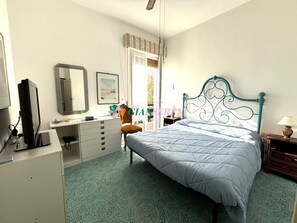 3 Schlafzimmer, Bügeleisen/Bügelbrett