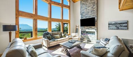Smart TV, fireplace