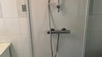 Dusche, Handtücher, Seife, Shampoo