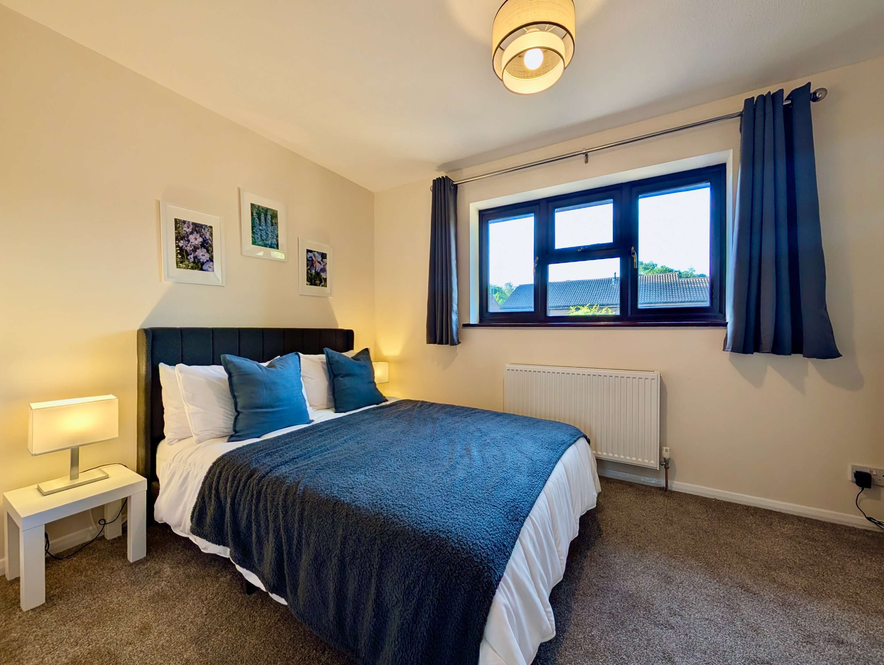 2 bedrooms, desk, iron/ironing board, WiFi