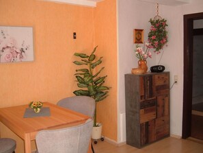 Dining - Maria Vacation Rental 1 – Cozy Accommodations with a Warm, Inviting Atmosphere (Wernigerode)