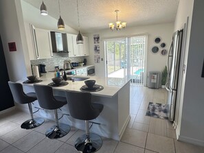 Private kitchen - Three bedroom Disney dream retreat~ 8 mins away (Kissimmee)