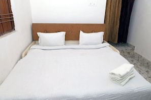Deluxe Room | Desk, free WiFi - Raj Mahal Palace (Sitapur)