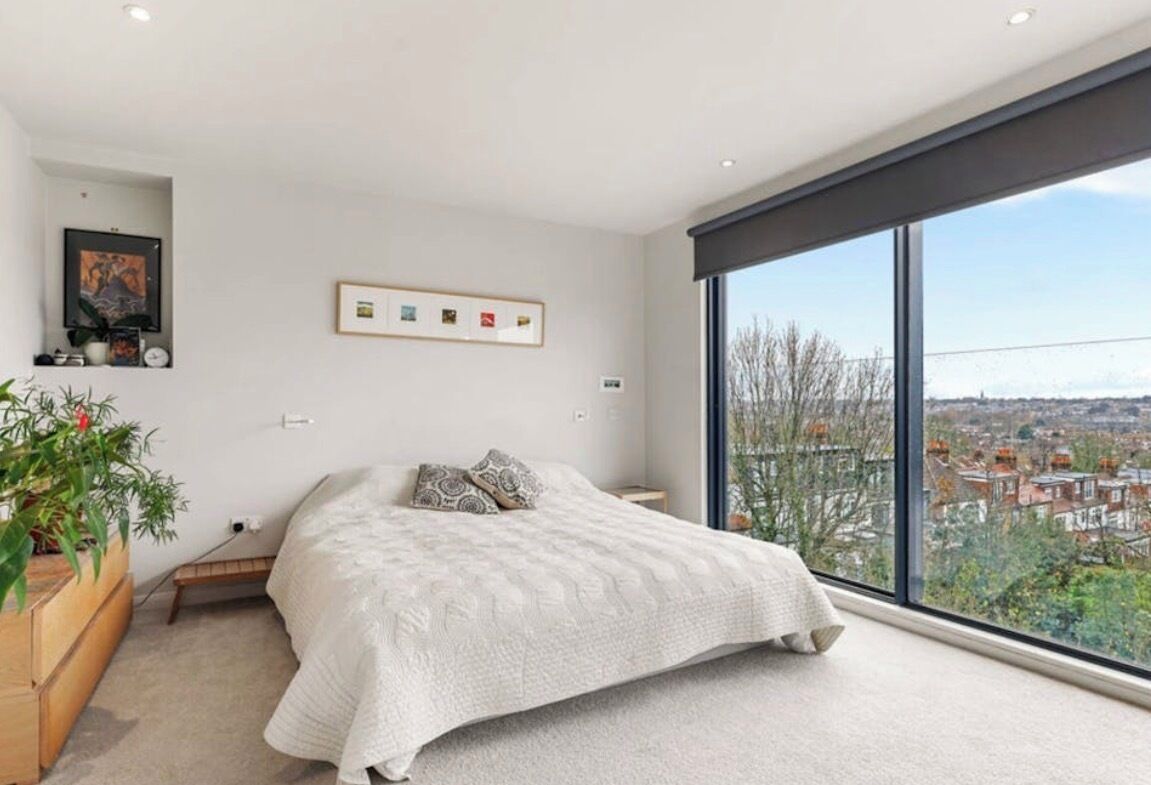 5 bedrooms, iron/ironing board, WiFi, bed sheets