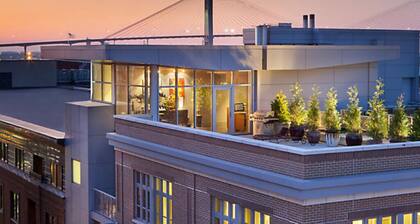 BLOCK Ellis Square 1br