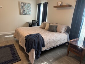 WiFi, bed sheets - 3-bedroom house in delightful Milton with cool AC and charm (Milton)