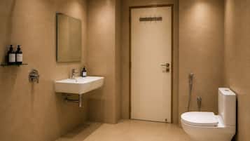 Dusche, kostenlose Toilettenartikel, Handtücher, Seife