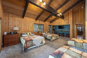 Tabla de planchar con plancha, wifi y ropa de cama 