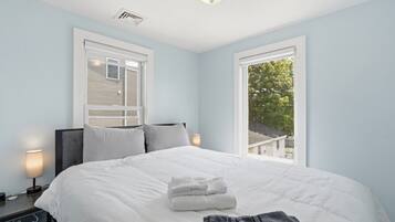Desk, iron/ironing board, travel cot, WiFi