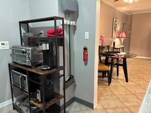 Interior - Private entrance, driveway parking, studio with central AC in charming Davenport (Davenport)
