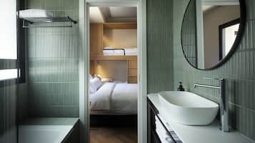 Family room with Bunk Beds | Bathroom