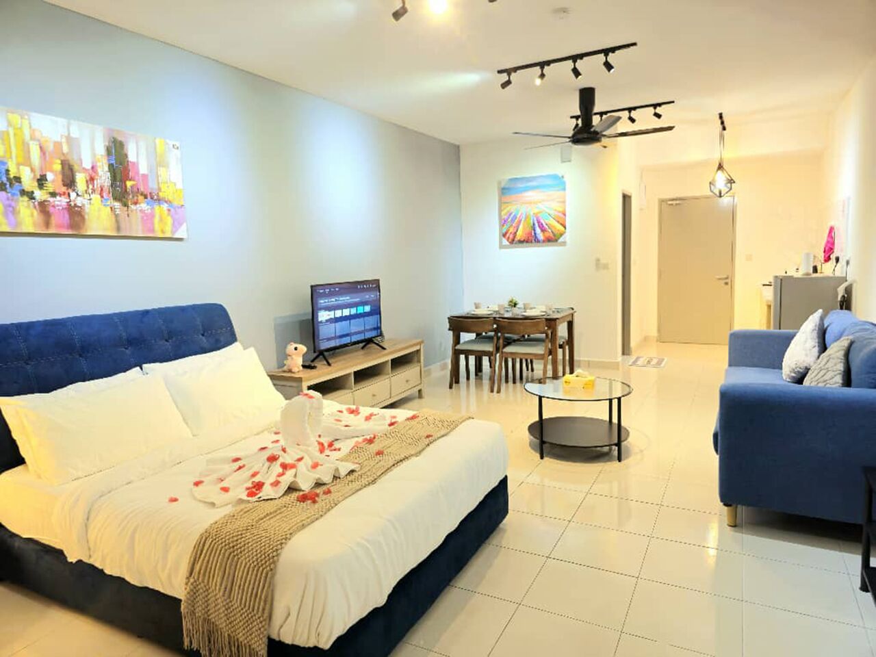 Standard Apartment, 1 Queen Bed, Non Smoking | Living area | 32-inch Smart TV with satellite channels, Netflix, streaming services