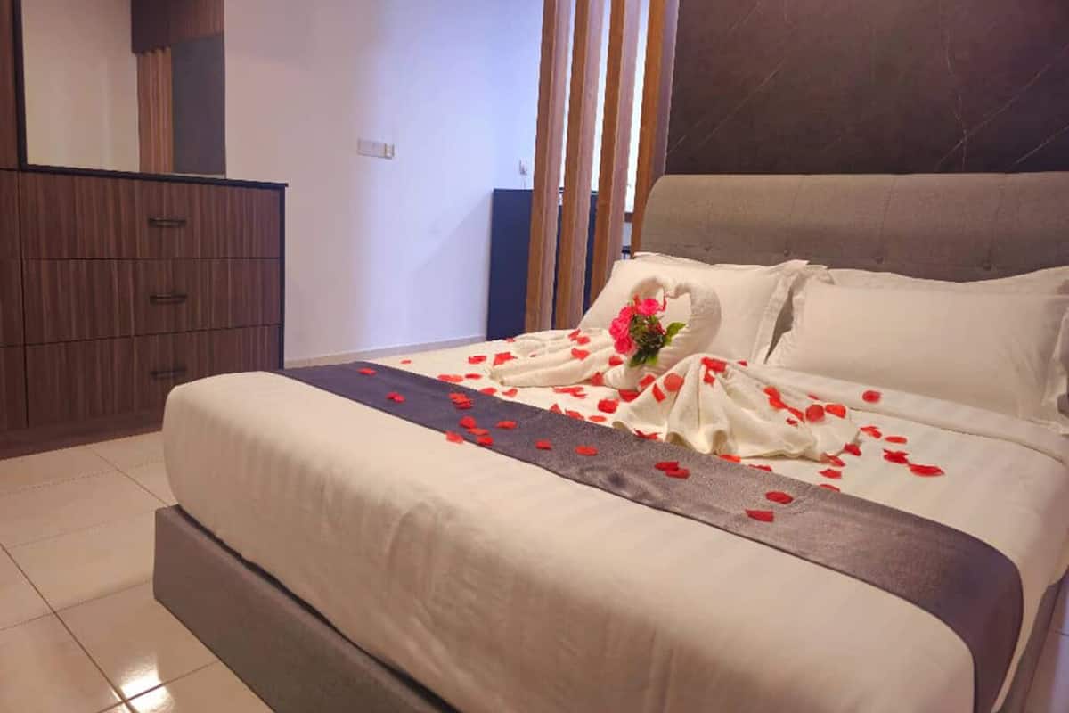 Departamento estándar, 1 cama Queen size, para no fumadores | Tabla de planchar con plancha, wifi gratis y ropa de cama 