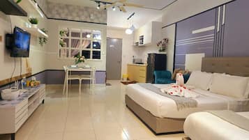 Deluxe Apartment, 2 Katil Ratu (Queen), Non Smoking, Pool View | Seterika/papan seterika, Wi-fi percuma, cadar katil