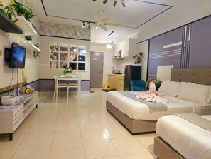 Deluxe Apartment, 2 Katil Ratu (Queen), Non Smoking, Pool View | Seterika/papan seterika, Wi-fi percuma, cadar katil 