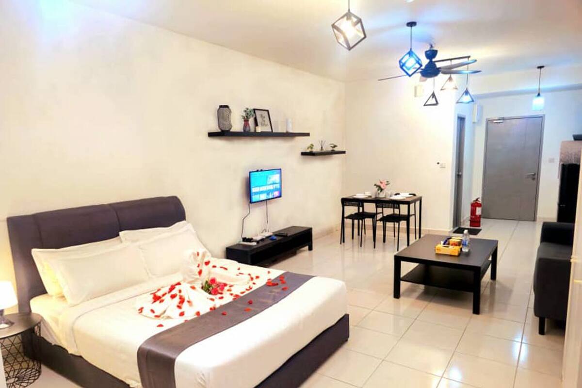 Departamento estándar, 1 cama Queen size, para no fumadores | Tabla de planchar con plancha, wifi gratis y ropa de cama 