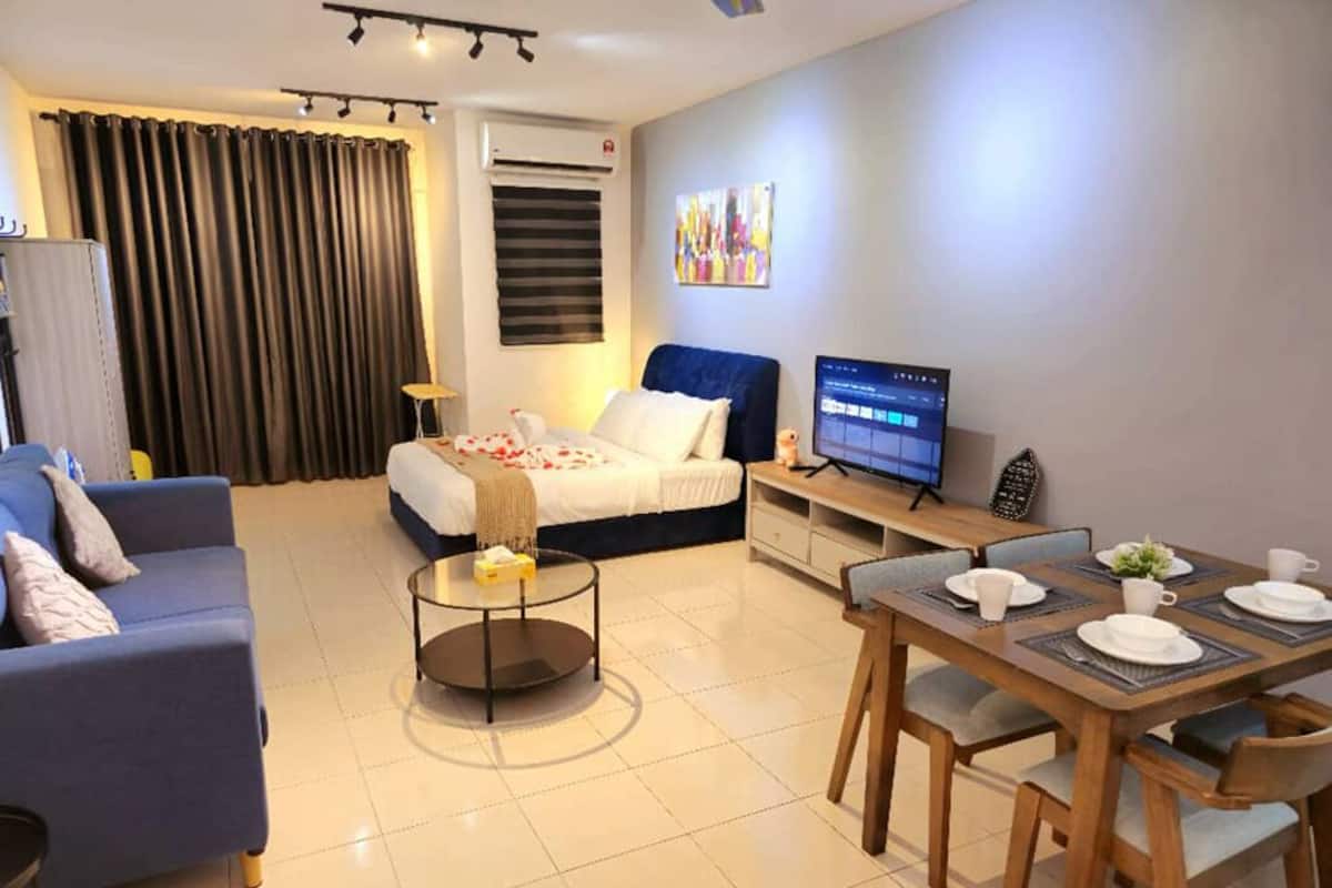Departamento estándar, 1 cama Queen size, para no fumadores | Tabla de planchar con plancha, wifi gratis y ropa de cama 
