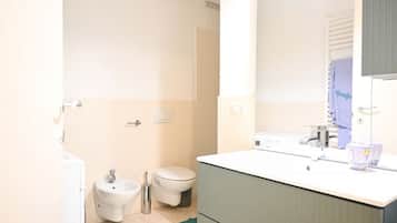 Shower, bidet, towels