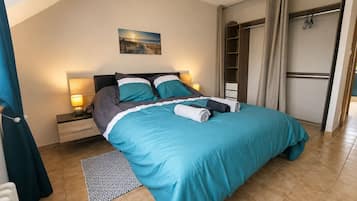 Ferros/tábuas de passar roupa, Wi-Fi, roupa de cama