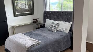1 bedroom, iron/ironing board, WiFi (free), bed sheets