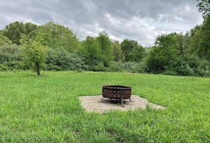 Property grounds - Come camp in a magical school bus tiny home in Hocking Hills! (New Plymouth)