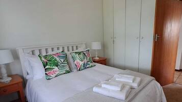 3 bedrooms, iron/ironing board, WiFi, bed sheets