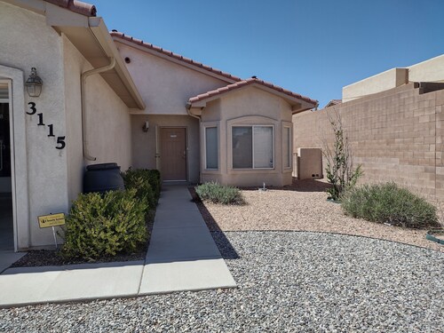 3-bedroom house in charming Albuquerque with cool AC breeze