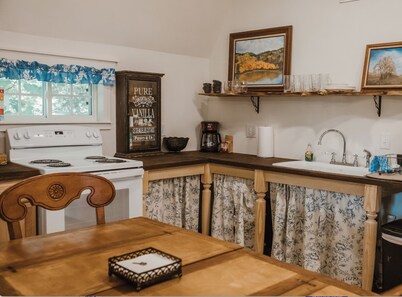 The Ewe's Nest - Farm Stay Near Hiking, Waterfalls, Kayaking & Caves