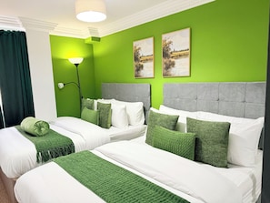 Iron/ironing board, WiFi, bed sheets - Central 4Bed, Caledonian Stay, Haymarket, Sleeps 8 (Edinburgh)
