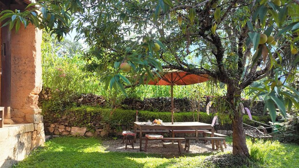 Outdoor dining - Step Back in Time at L’Auberge de Meo Vac: A Century-Old H’mong Estate (Meo Vac)