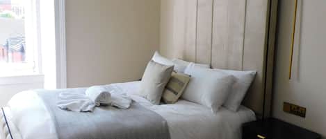 1 habitación, tabla de planchar con plancha, wifi y ropa de cama