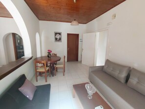 Smart TV - Antistoni Cozy  house in beautiful Agros with AC (Agros)