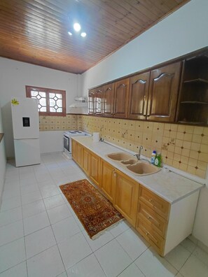 Oven, stovetop - Antistoni Cozy  house in beautiful Agros with AC (Agros)