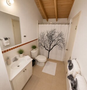 Shower, hair dryer, towels, soap - 2BR Garden Suite – Minutes from a Glowing Lagoon (Falmouth)