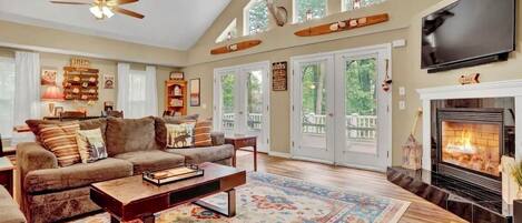 Smart TV, fireplace