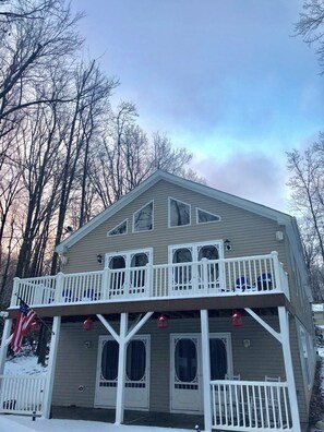 Exterior - Perfect Weekend Getaway! Across the street from the lake! (Lake Harmony)