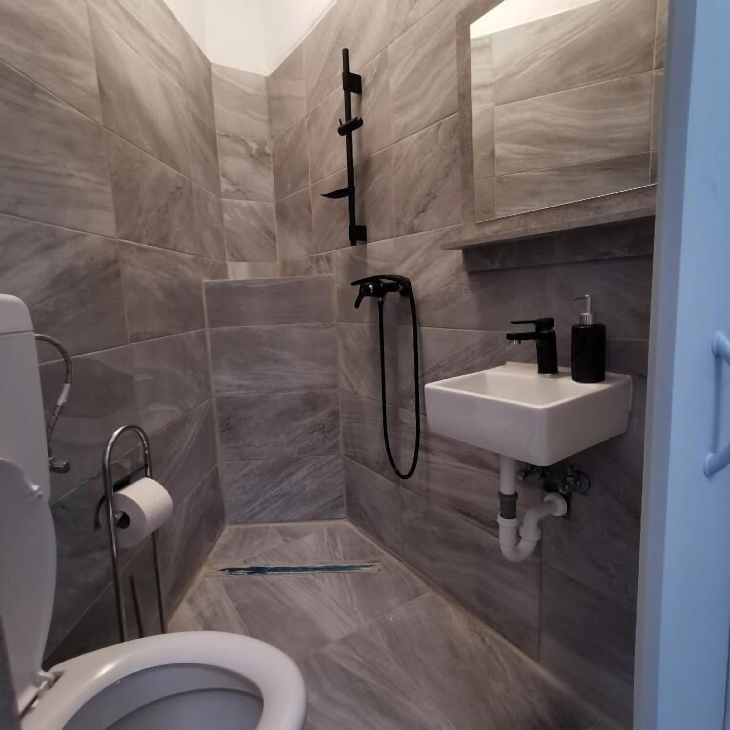 Basic-Doppelzimmer | Badezimmer