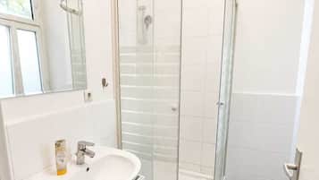 Dreibettzimmer | Badezimmer