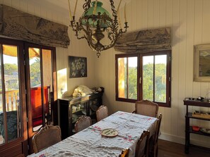 Dining - Villa on the Dune • Direct access to Horizon Beach • Air Conditioning • 3 water suites • (Lège-Cap-Ferret)