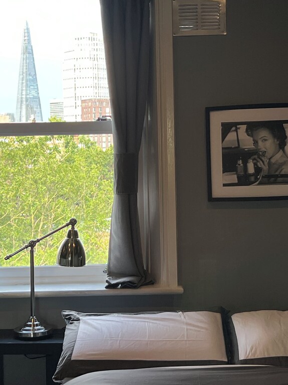 Sabelli House - Ensuite Bedroom Top Floor City View Opposite Tube Station - Londen