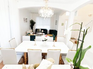 Dining - Spacious 7-bedroom condo in terrific Kissimmee with AC (Kissimmee)