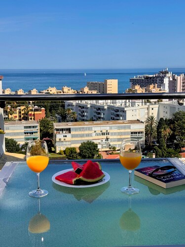 Sea-view apartment in Torremolinos, a 10-minute walk to the beach
