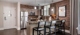 BLOCK Suites at Hershey 2br
