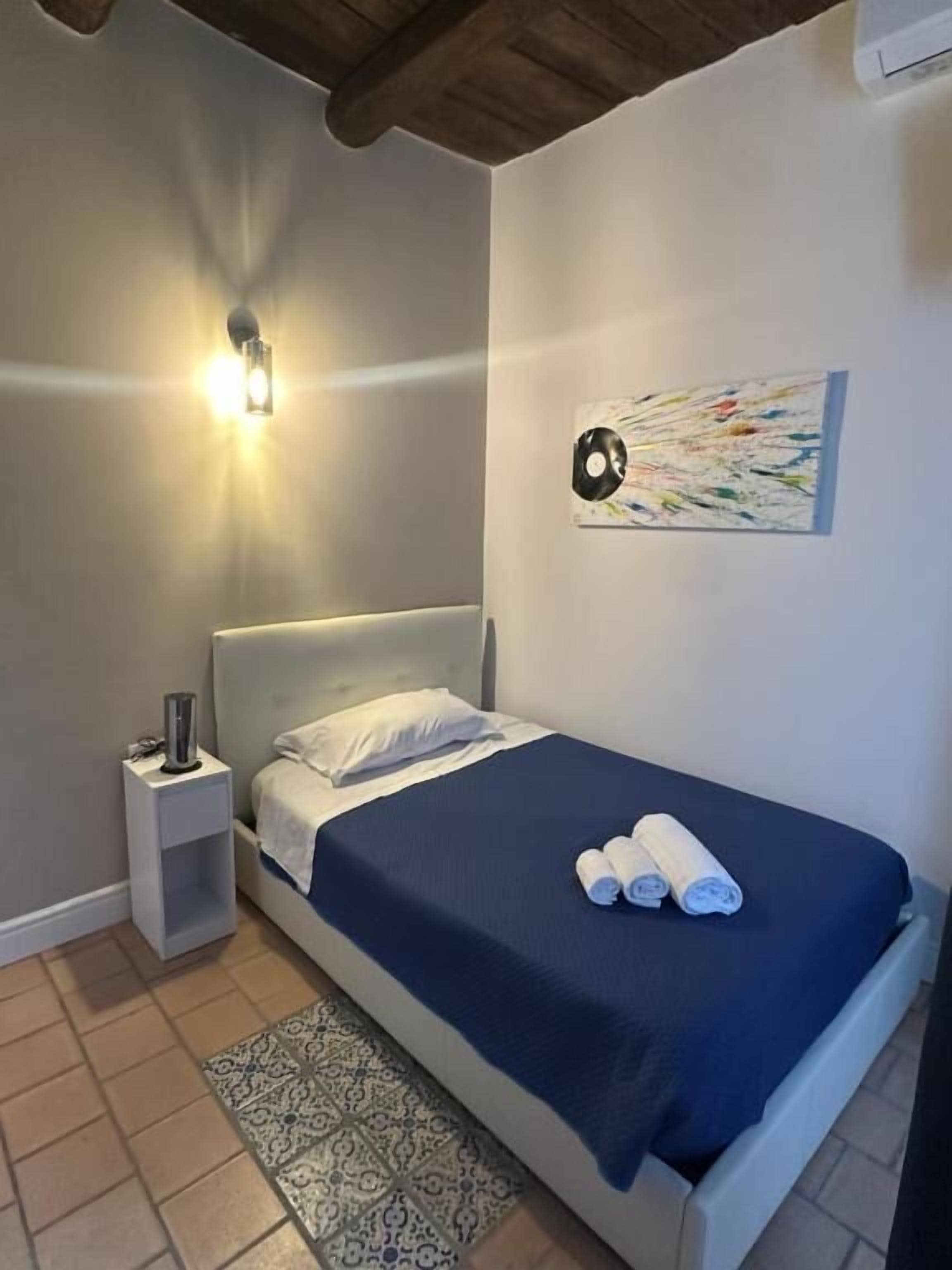 Standard Single Room | Iron/ironing board, WiFi (free)
