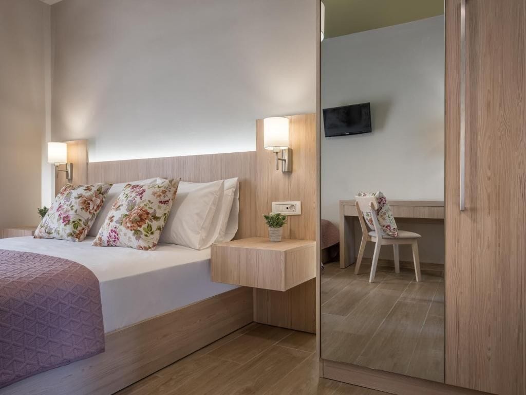 Deluxe-Apartment, Balkon, Gartenblick | Zimmersafe, schallisolierte Zimmer, Bügeleisen/Bügelbrett