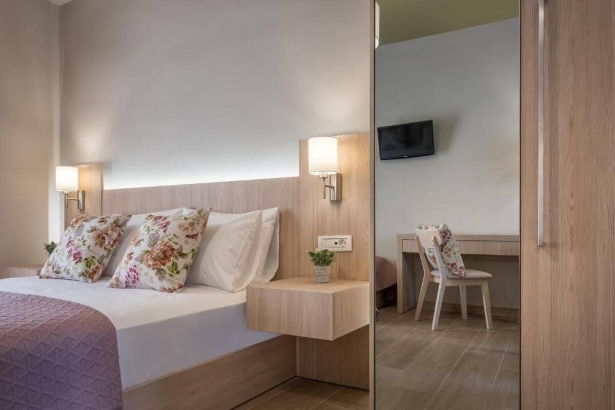 Departamento Deluxe, balcón, vista al jardín | Caja de seguridad en la habitación y insonorización