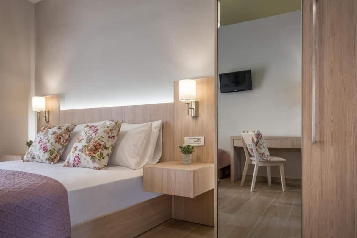 Deluxe Apartment, Balcony, Garden View | In-room safe, soundproofing, iron/ironing board, free WiFi