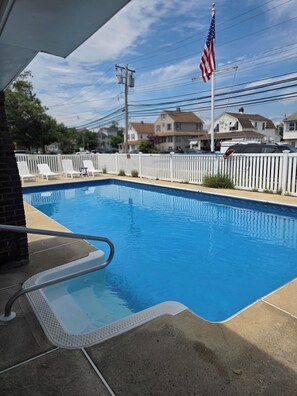 Pool - Cozy 1-bedroom hotel in beautiful Point Pleasant Beach (Point Pleasant Beach)